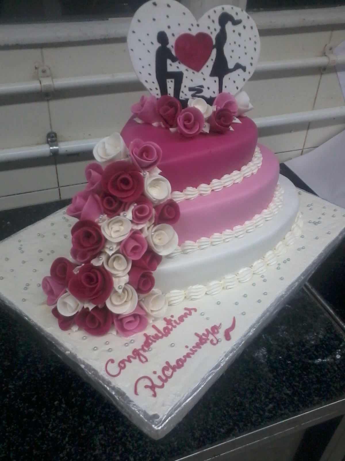 Anniversary Cakes (Per Pound)