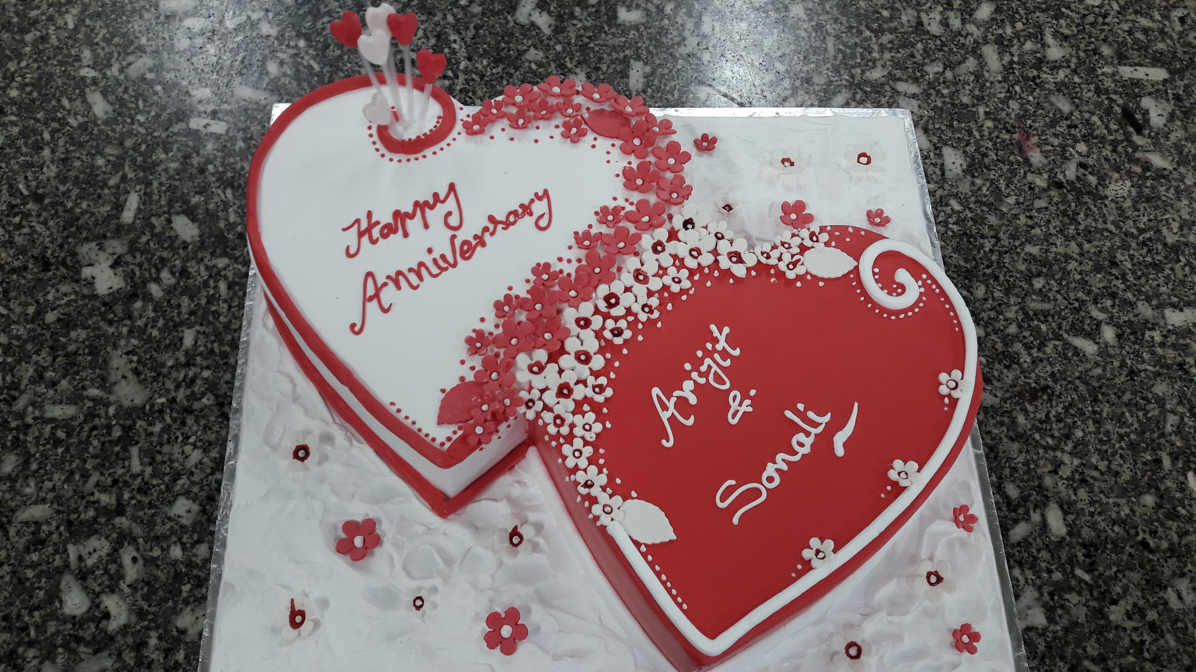 Anniversary Cakes (Per Pound)